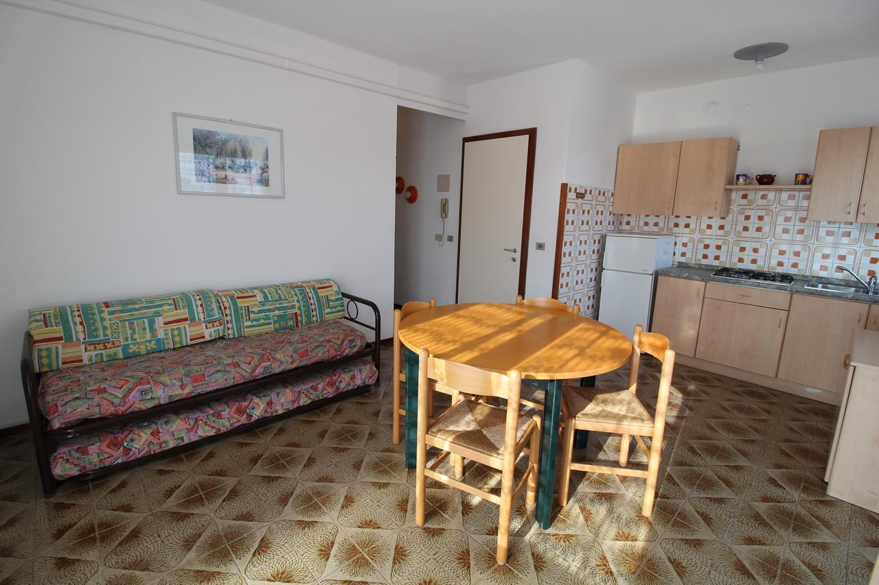 Condominio CAMELIE Lignano Sabbiadoro Exterior foto
