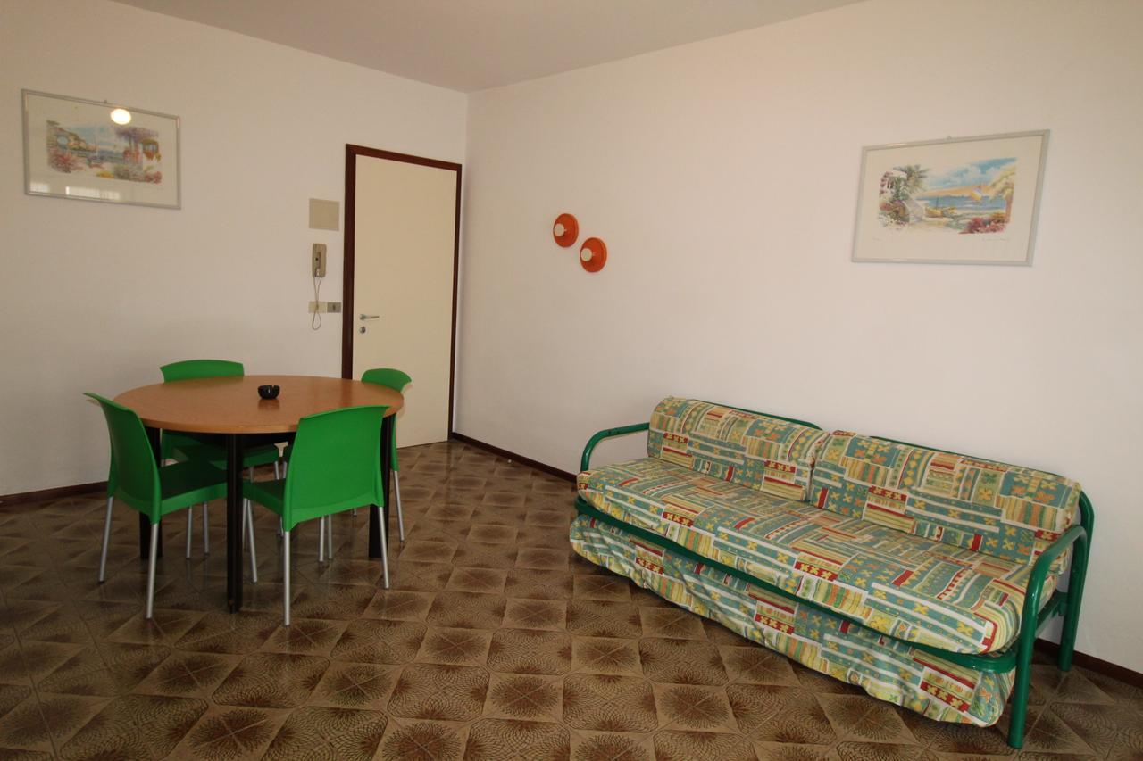 Condominio CAMELIE Lignano Sabbiadoro Exterior foto